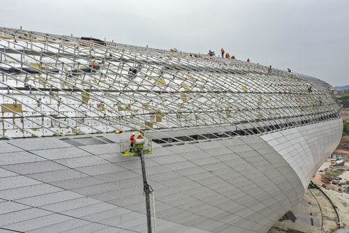 經(jīng)濟 重慶龍興足球場進入金屬屋面及幕墻裝飾裝修施工收尾階段