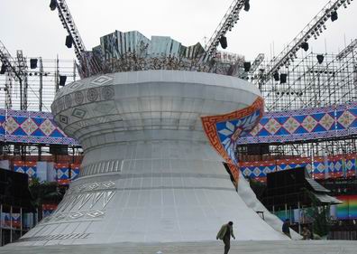 廣西民歌節(jié)開幕式會場猶如 夢幻工廠