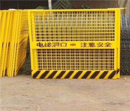 羅定市足球場圍欄廠 足球場圍欄保養(yǎng) 分層式足球場圍欄