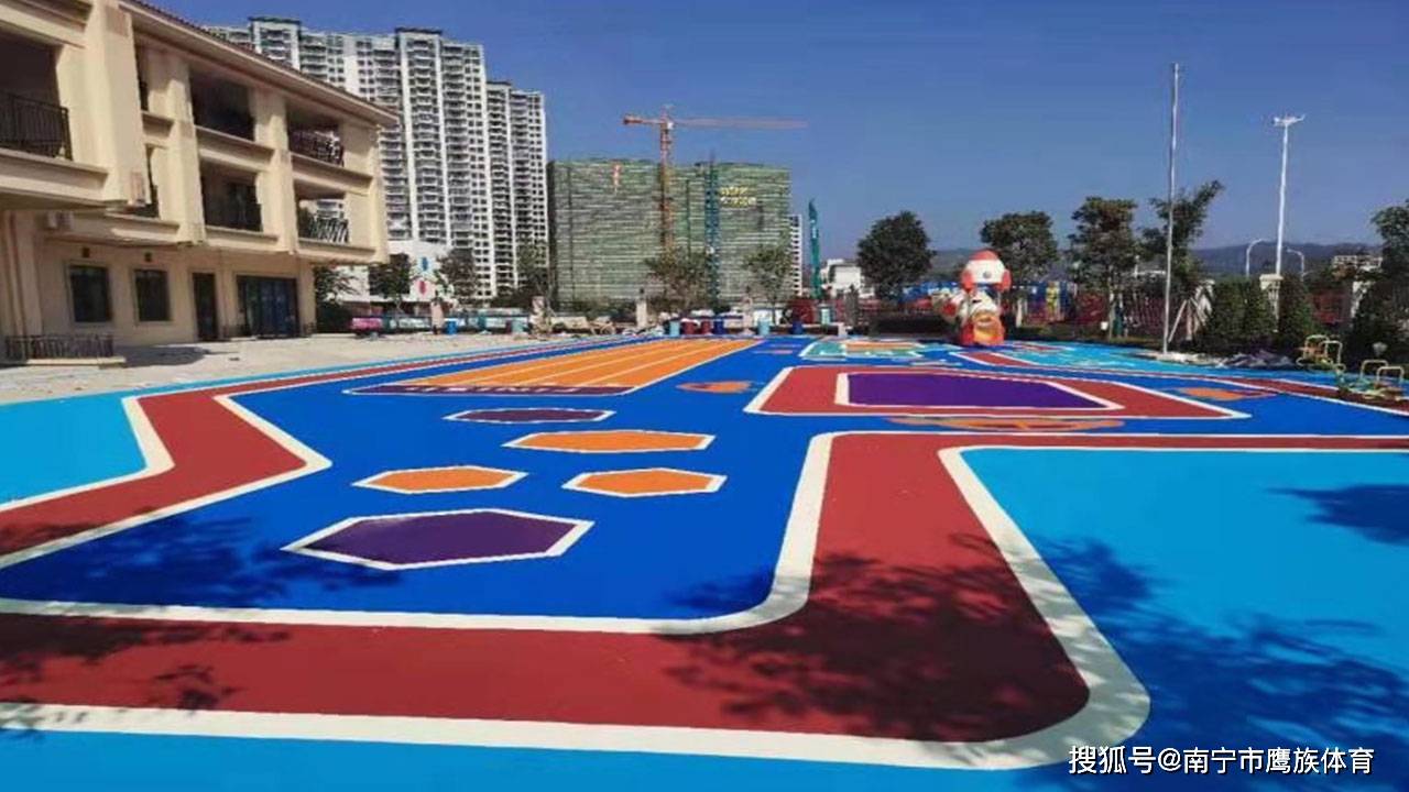 沿江景觀帶兒童廣場完成塑膠場地鋪裝