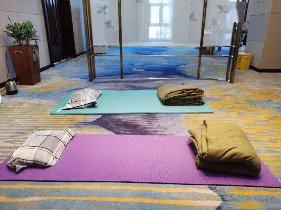 冬奧有我丨凌晨四點,他們已經(jīng)忙碌在工作崗位上