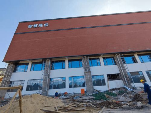 攀鋼智慧煉鐵控制中心項目 鋁板、鋁方通與鋁合金門窗安裝及體育場地鋪裝工程案例分析