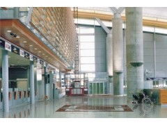 融合動感與溫馨 機場候機廳米黃紅色拼花地鋪與體育場地鋪裝案例解析